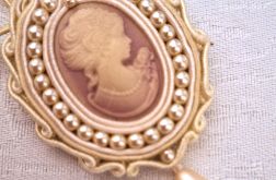 wisiorek vintage sutasz, camea