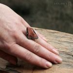 Kamyk jaspisu - pierścionek z surowym czerwonym jaspisem