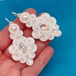 Kolczyki sutasz w kolorze Ivory białym - 