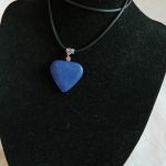 Granatowy matowy Lapis Lazuli, wisiorek z serduszkiem  - 
