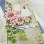 Kartka komunijna dla dziewczynki z różowymi kwiatkami - detale