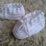 buciki szydełkowe wiązane - niemowlęce białe butki