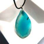 Wisiorek z niebieskim agatem, nieregularny kamień - 