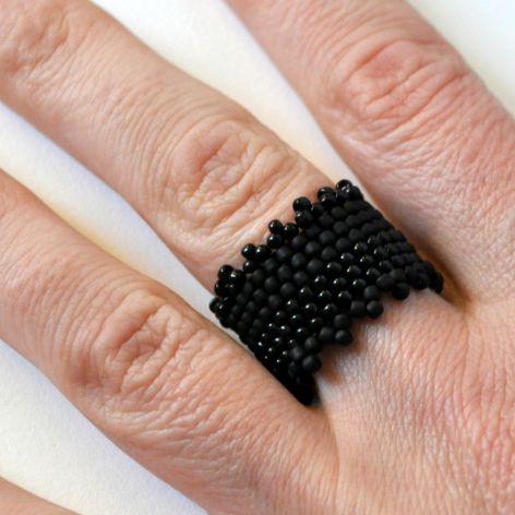 Pierścionek czarny 23