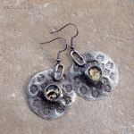 Dichrooko z kwiatkami - okrągłe kolczyki