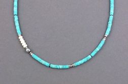 Naszyjnik z białym koralem.