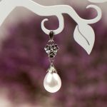 Wisiorek Elza z białymi perlami  a797-wis - Srebrny wisior z perłą