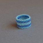 Pierścionek koralikowy niebieski 2 - pierścionek na prezent