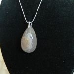 Kremowy agat sakura, masywna łezka w srebrze, wisiorek - 