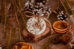 Sojowa tabliczka w kształcie bombki o świątecznym zapachu