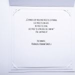 Skromna kartka na Komunię biało-srebrzysta  - Personalizowana kartka komunijna z życzeniami