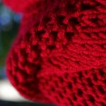 Czerwony Kapturek - sweter - zbliżenie na wzór