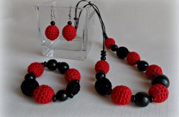 Czerwono-czarne korale.