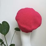 Beret czapka amarantowy dziergany szydełko - szydełkowy beret