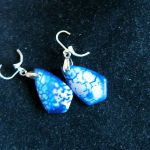 Niebieski agat ognisty, wiszące kolczyki w srebrze - 