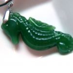 Konik morski rzeźbiony zielony jadeit wisior - 