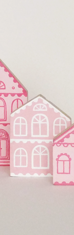 Drewniane ręcznie malowane domki - różowe