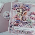 Kartka urodzinowa z Roszpunką, personalizacja - Tył etykietki z ozdobnym kółeczkiem