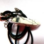 Uspokajający turkus biały, wisiorek uniseks - 