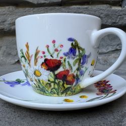Ręcznie malowana porcelanowa filiżanka Kwiaty na łące