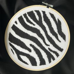 Tamborek zebra print haft