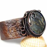 Szeroka miedziana bransoletka z labradorytem, - bransoletka z labradorytem