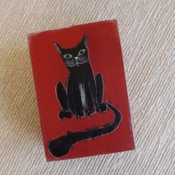 Pudełko malowane średnie - Kot w czerwieni