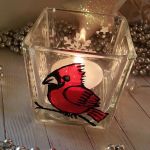 świecznik szklany malowany ptak 1 - kardynał ze świecą