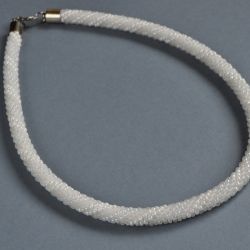 Naszyjnik koralikowy biały