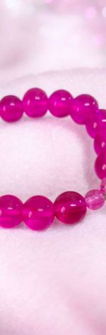 Bransoletka na gumce fuksja przezroczysta