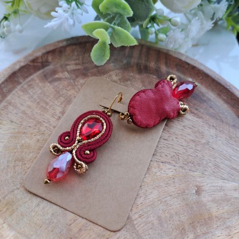 Kolczyki sutasz soutache Queene bordowe