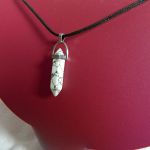 Uspokajający turkus biały, wisiorek uniseks - 