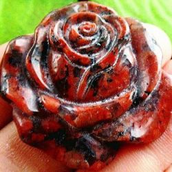 Brązowy jaspis brekcja, subtelna róża, wisior