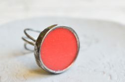 Czerwone kółko - pierścionek ze szkłem
