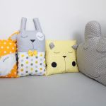 Poduszka dekoracyjna króliczek żółto-szary - 