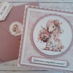 Kartka urodzinowa z uroczym konikiem w ogrodniczkach - Tył koperty z ozdobnym kółeczkiem