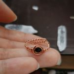 Regulowany pierścionek z czarnym spinelem - Wire wrapping miedź