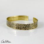 Lawa - mosiężna bransoletka (2208-02) - nieregularna bransoletka w kolorze złota