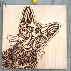 drewniany obrazek z kotem z stylu tatoo