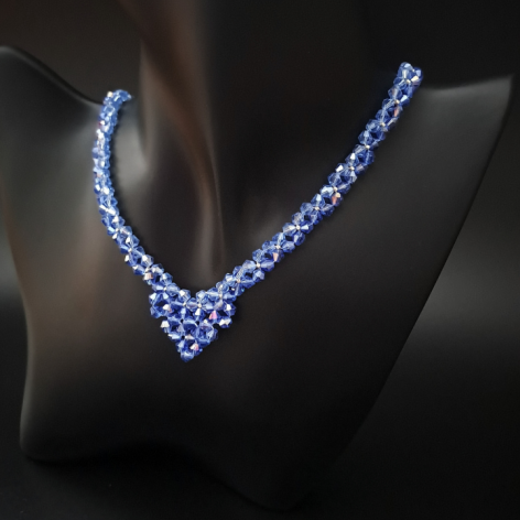Niebieski Naszyjnik w Literę V z Kryształków