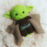 Baby Yoda - Szydełkowa Maskotka - Możliwa personalizacja dowolnym imieniem