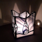 Lampion Głęboki Oddech Tiffany - efekt podświetlenia