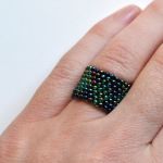 Pierścionek koralikowy zielony 6 - pierścionek na prezent