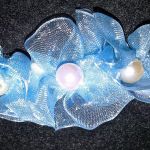 Opaska dla dziewczynki - błękitne kwiatki - z białymi perłami