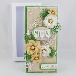 Kartka beżowo-zielona na ślub z kwiatami - kartka