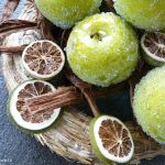 Zielone jabłka w plastrach limonki - 