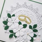 Kartka W DNIU ŚLUBU biało-zielona - Kartka ślubna z białymi kwiatami