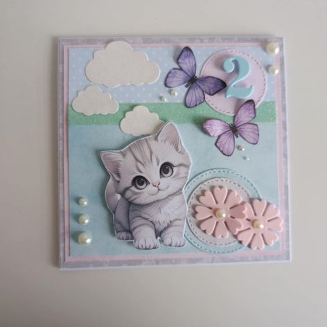 Kartka na urodziny z szarym kotkiem