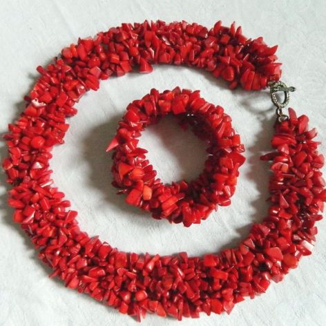 Czerwony koral, imponujący zestaw biżuterii