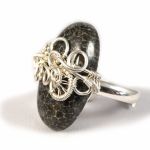 Skamielina, srebny pierścionek ze skamieliną - srebrny pierścionek wire wrapped
